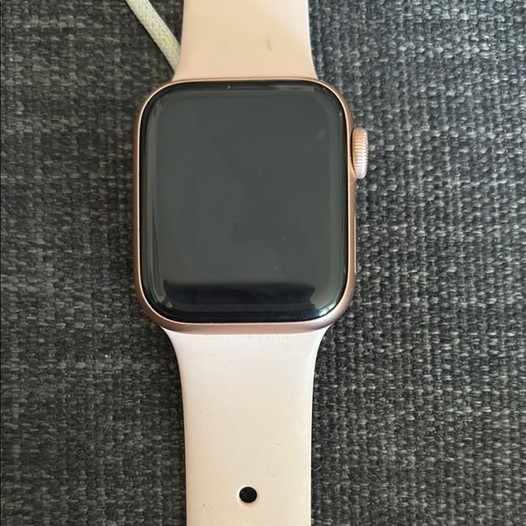 Apple Smartwatch Series SE 40mm Silver Cream Minimalist Design - Picture 2 of 6
